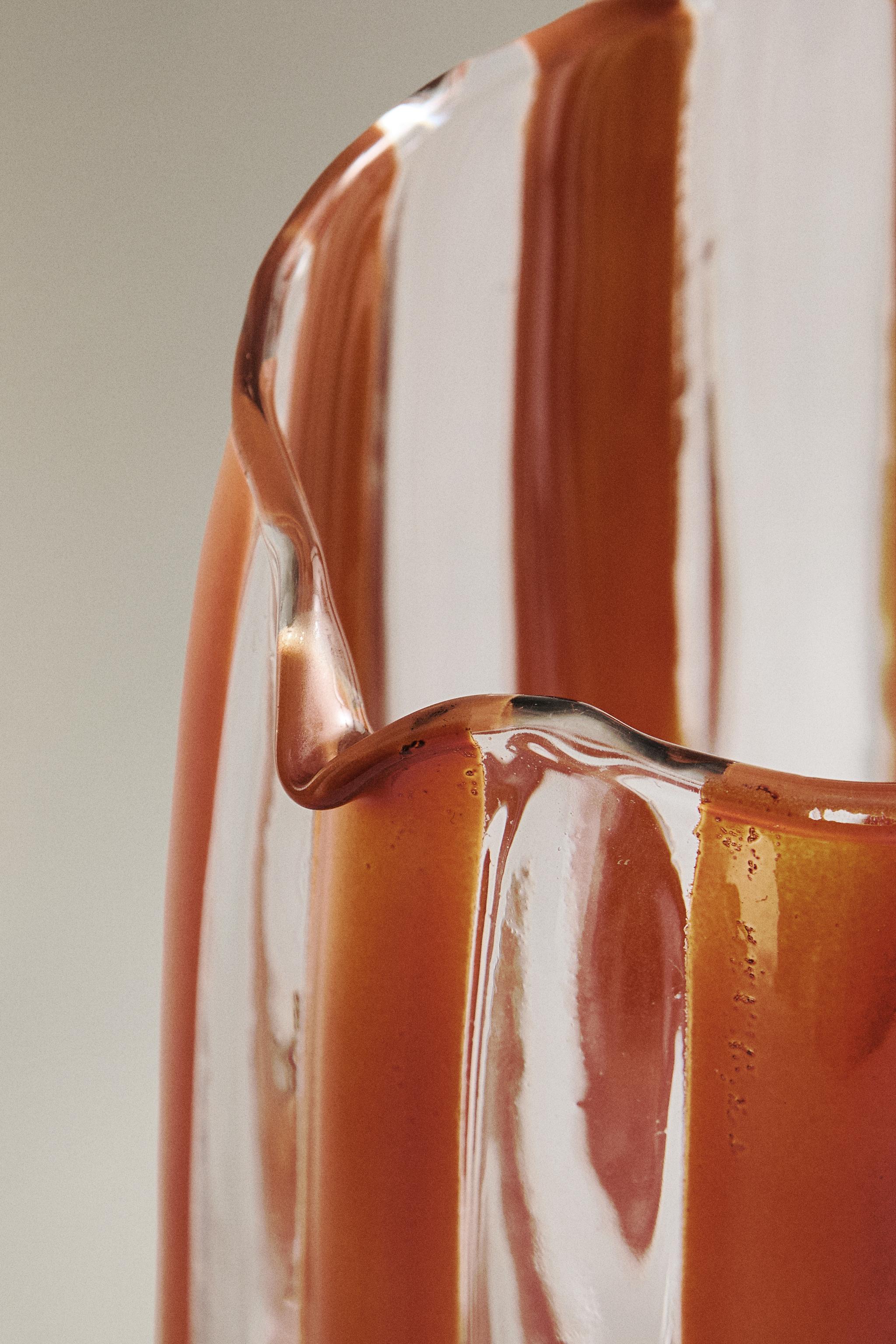 GLASS PITCHER WITH STRIPED HANDLE AND CONTRAST
